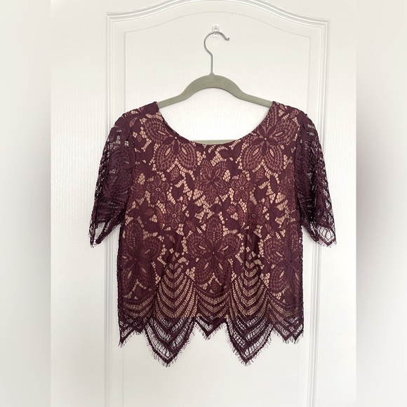 EXPRESS maroon lace short sleeve lace cropped top with nude lining Size Medium - Picture 5 of 12